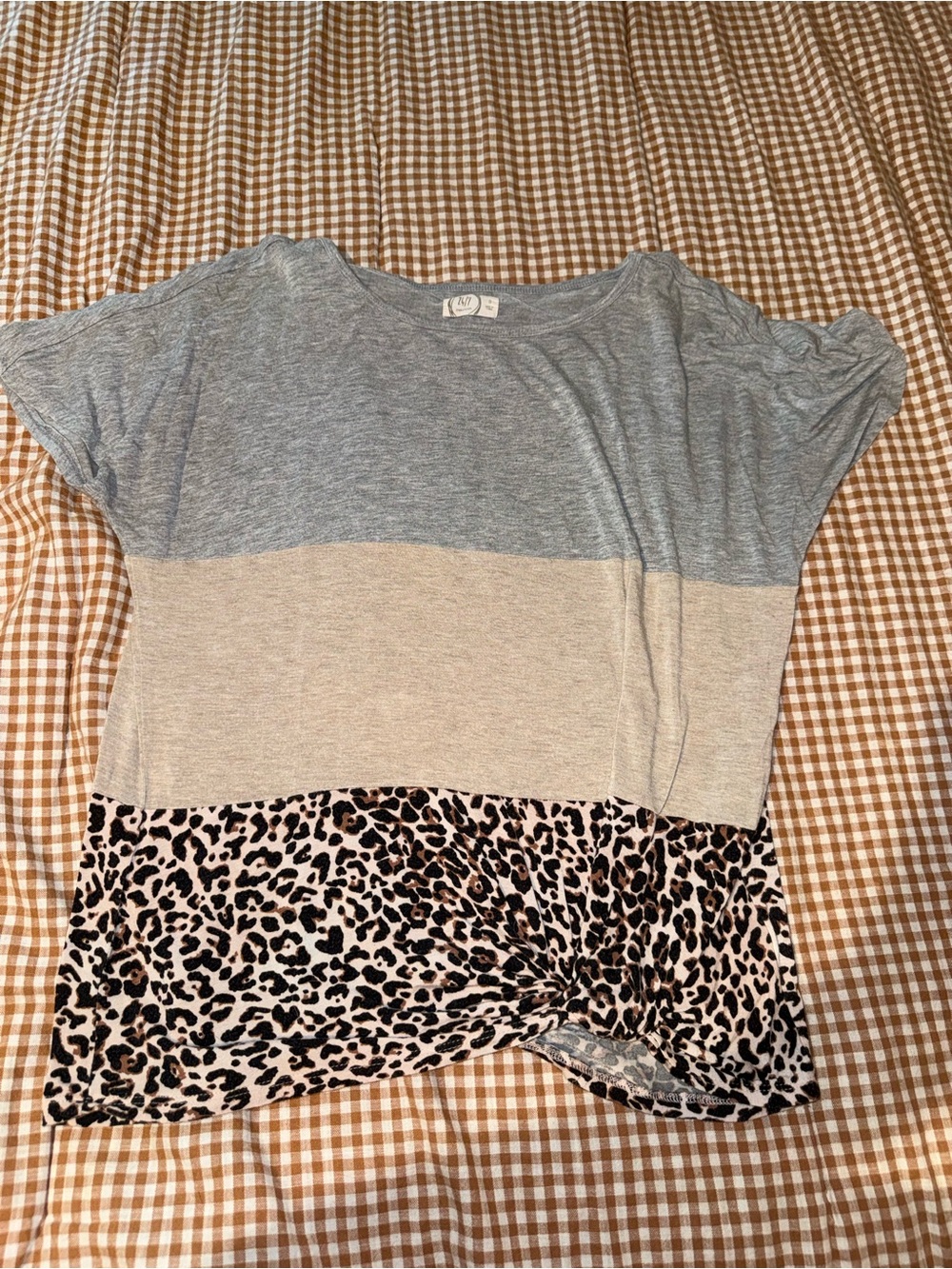 Colorblock Leopard-Hem Short Sleeve Blouse - Gray, Cream, Black